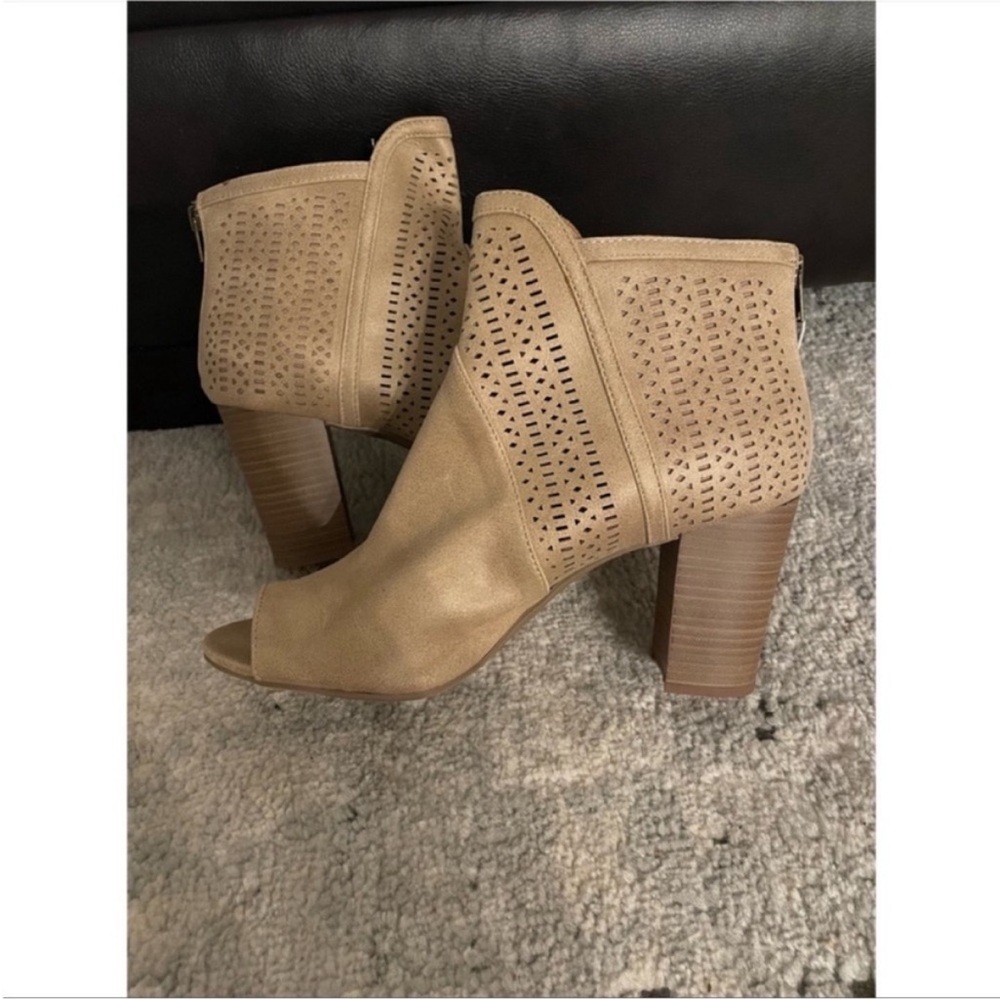 American Eagle Outfitters Tan Ankle Booties with Block Heel